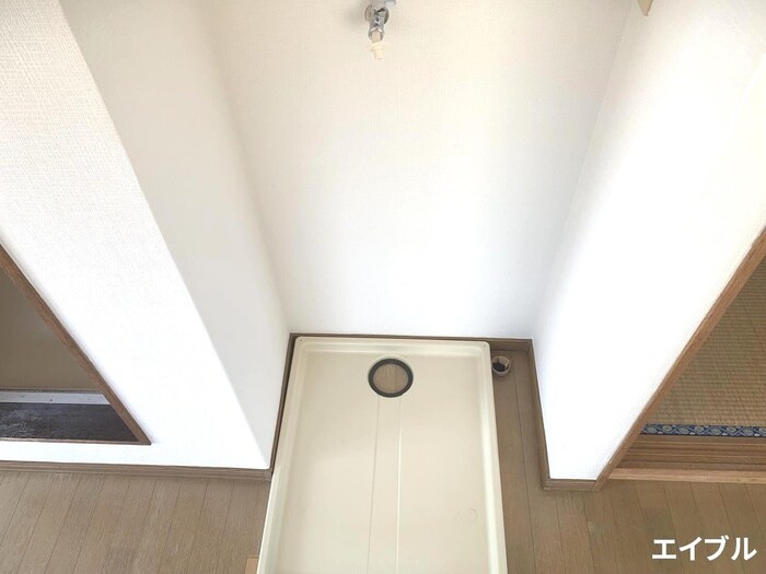 物件内観写真8　(洗濯機置場)