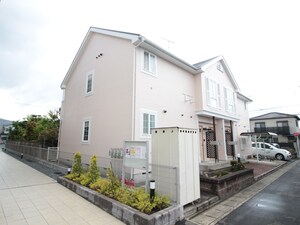 ファミ－ル新飼弐番館外観写真