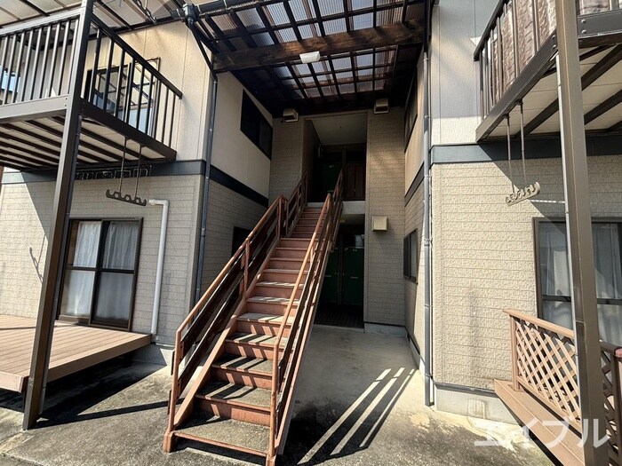 物件外観写真5　(エントランス部分)