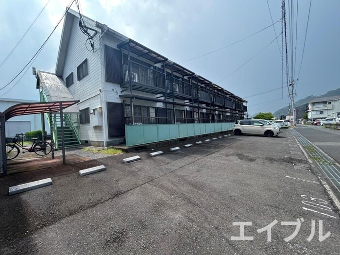 物件外観写真4　(駐車場)