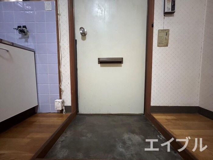 物件内観写真11　(玄関)