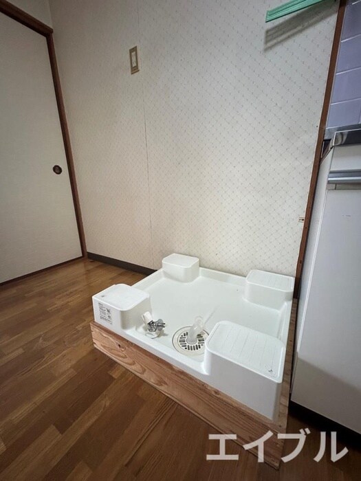 物件内観写真15　(洗濯機置場)