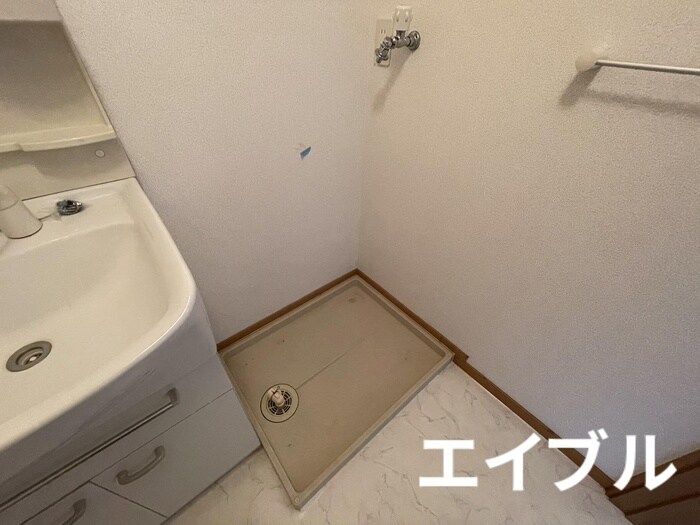 物件内観写真8　(洗濯機置場)
