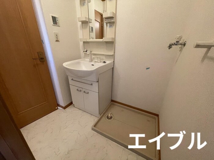 物件内観写真8　(洗濯機置場)