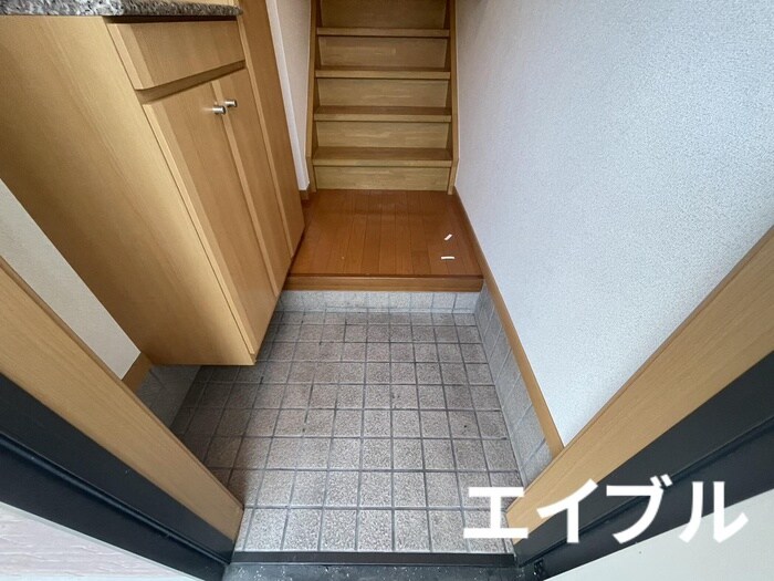 物件内観写真10　(玄関)