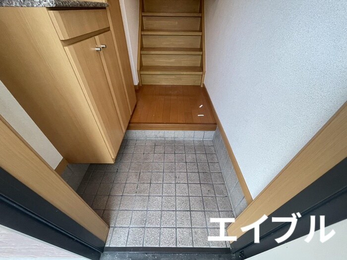 物件内観写真16　(玄関)