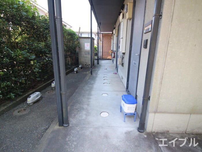 物件外観写真4　(エントランス部分)