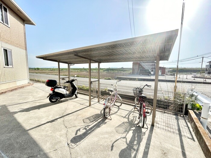 物件外観写真3　(駐輪場)