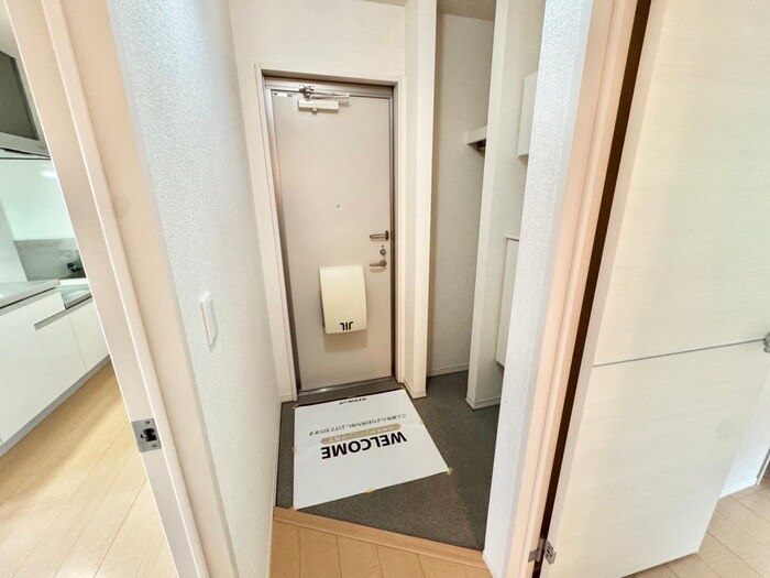 物件内観写真12　(玄関)