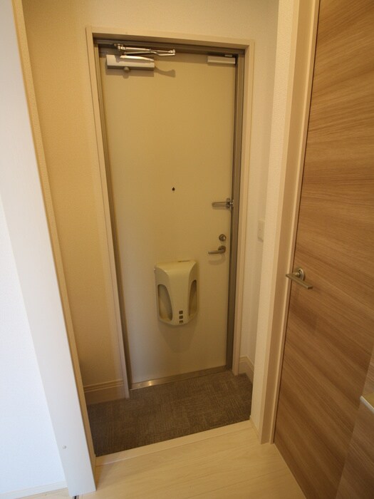 物件内観写真12　(玄関)