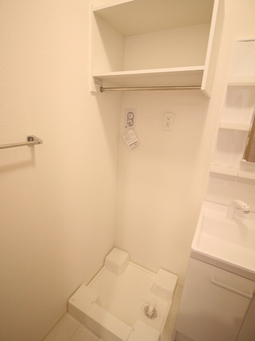 物件内観写真14　(洗濯機置場)