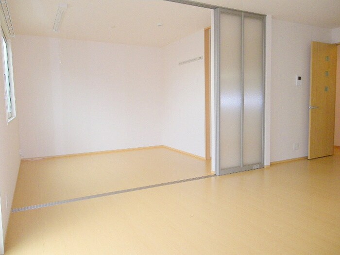 物件内観写真2　(居室)