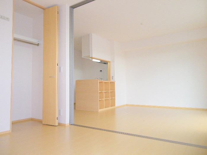 物件内観写真4　(居室)