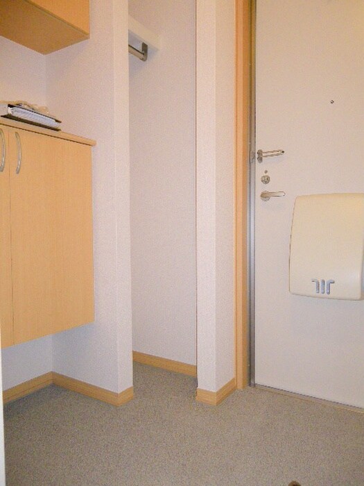 物件内観写真10　(玄関)