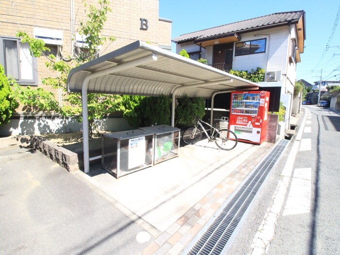 物件外観写真3　(駐輪場)