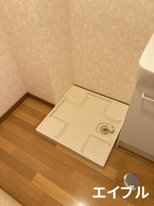 物件内観写真16　(洗濯機置場)