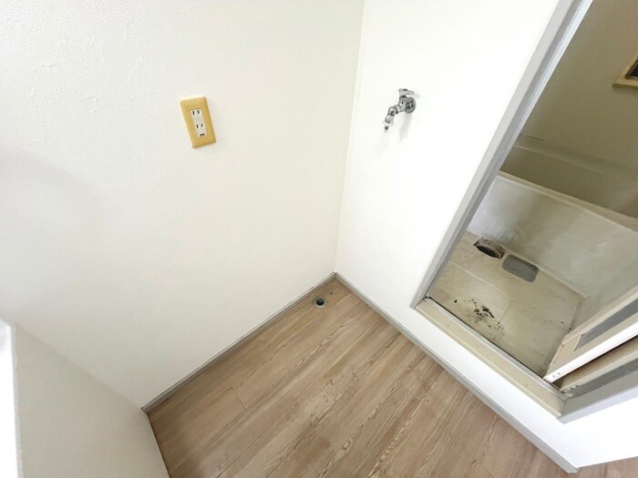 物件内観写真15　(洗濯機置場)