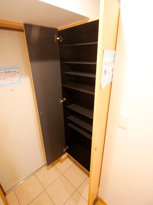 物件内観写真7　(靴箱)