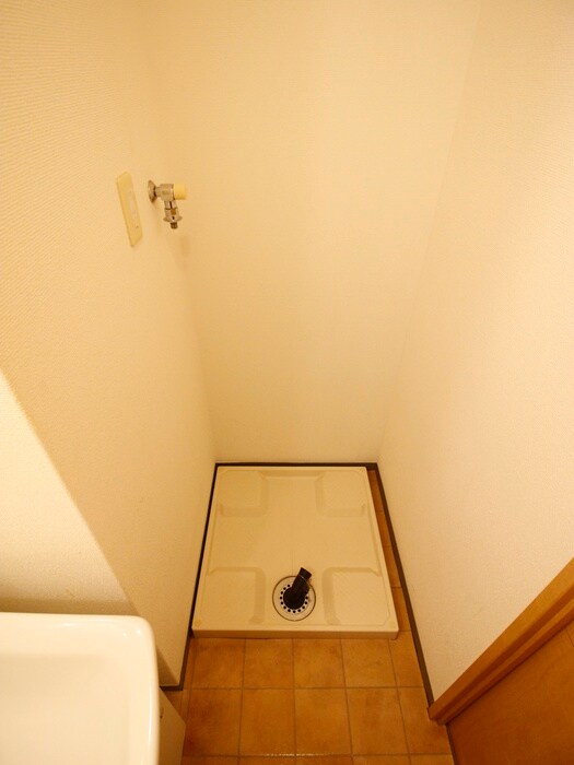 物件内観写真11　(洗濯機置場)