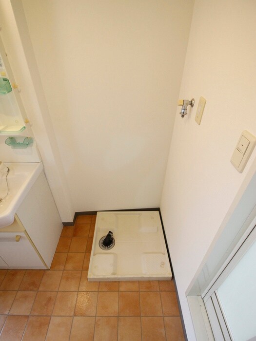 物件内観写真11　(洗濯機置場)