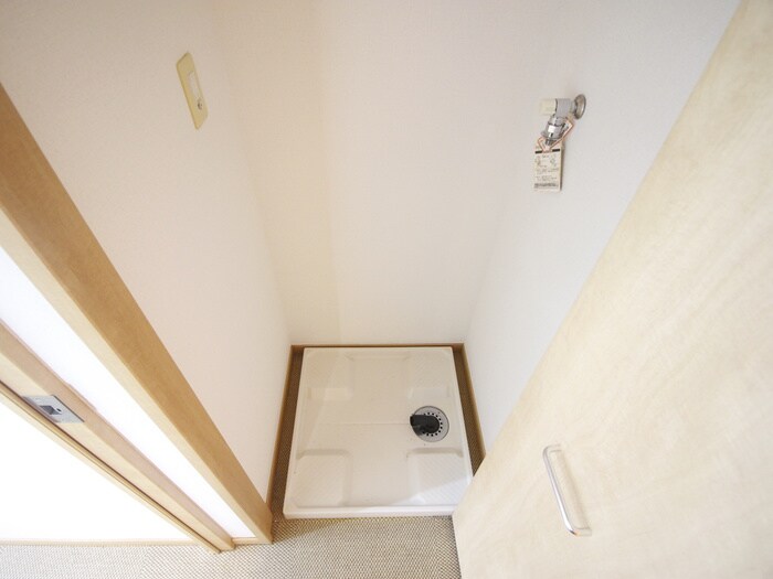 物件内観写真11　(洗濯機置場)