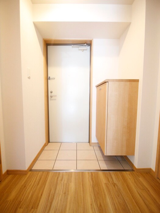 物件内観写真13　(玄関)