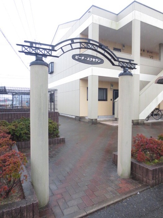 物件外観写真6　(エントランス部分)