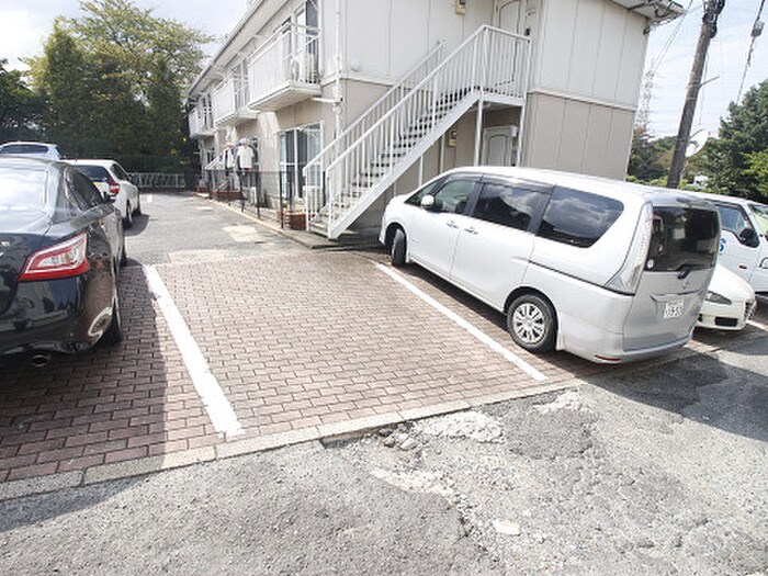 物件外観写真2　(駐車場)