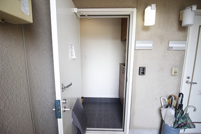 物件内観写真6　(玄関)