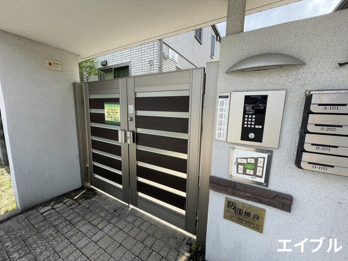 物件外観写真4　(エントランス部分)