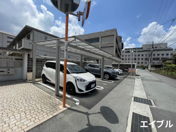 物件外観写真6　(駐車場)