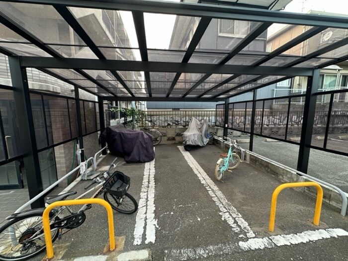 物件外観写真4　(駐輪場)