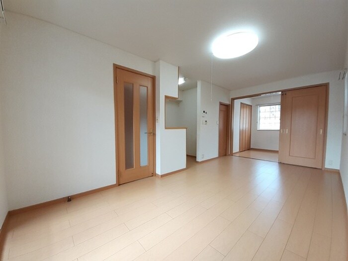 物件内観写真2　(居室)