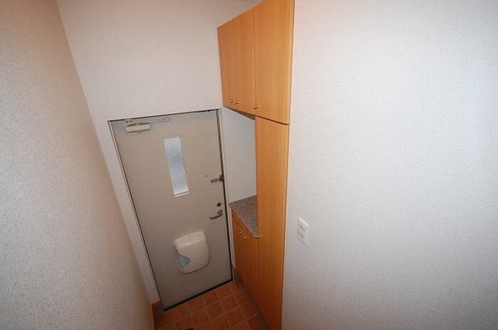 物件内観写真7　(玄関)