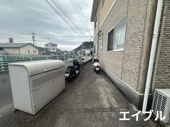 物件外観写真4　(駐輪場)