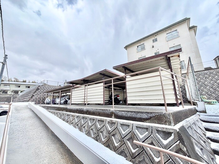 物件外観写真4　(駐輪場)