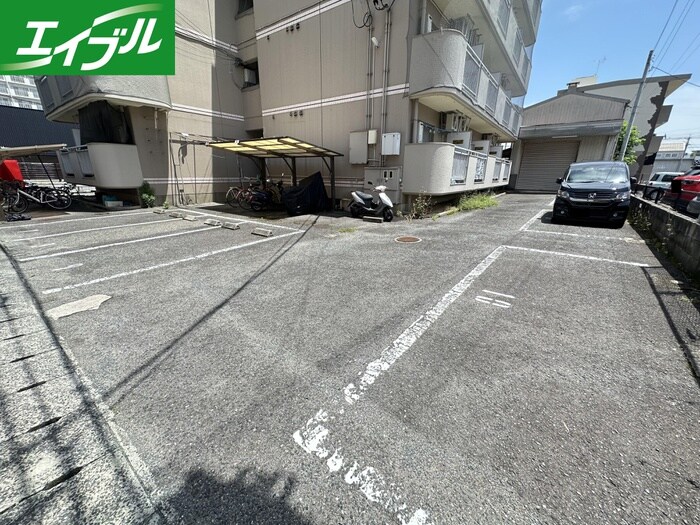物件外観写真2　(駐車場)