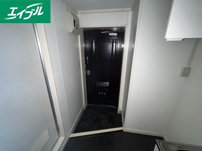 物件内観写真13　(玄関)
