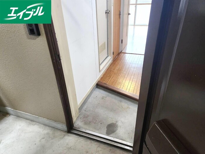 物件内観写真13　(玄関)