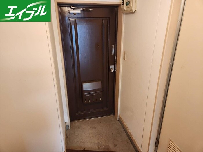 物件内観写真13　(玄関)