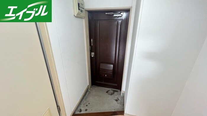 物件内観写真13　(玄関)