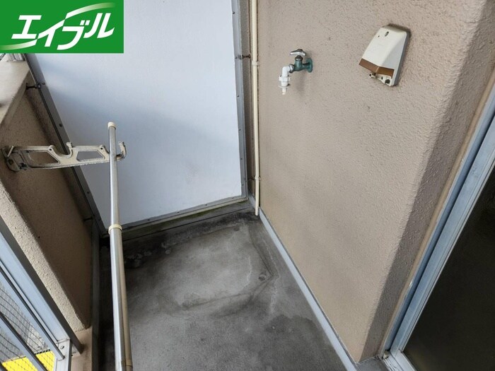 物件内観写真16　(洗濯機置場)