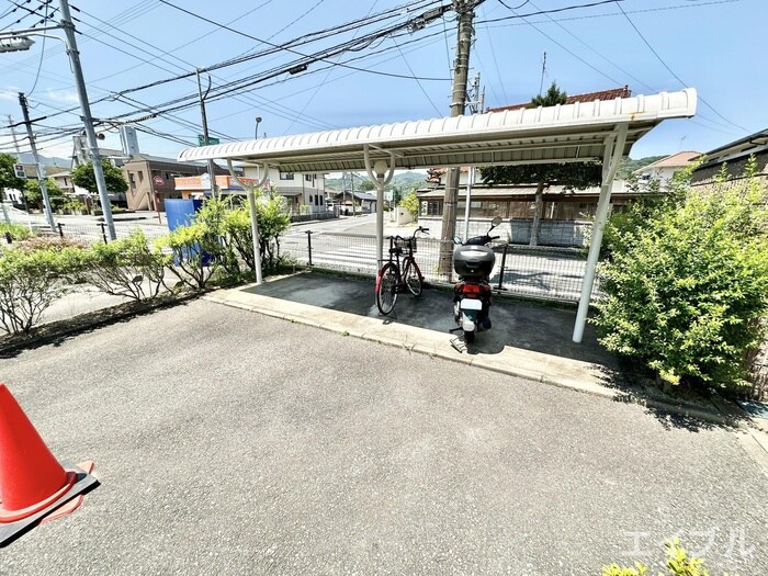 物件外観写真4　(駐輪場)