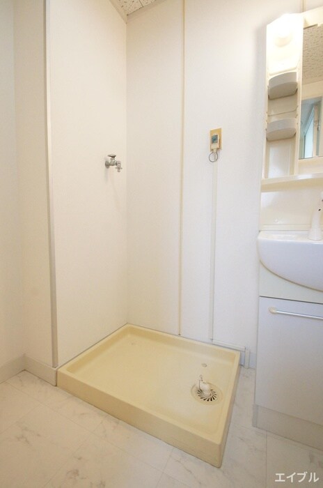 物件内観写真16　(洗濯機置場)