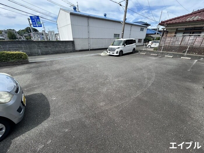 物件外観写真5　(駐車場)