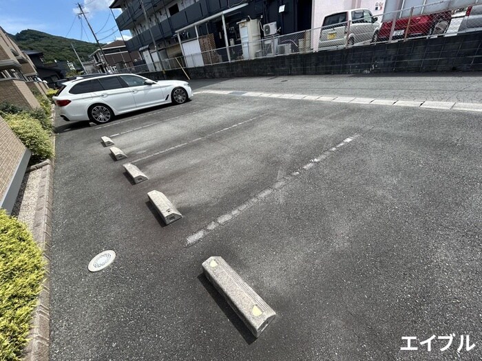 物件外観写真6　(駐車場)