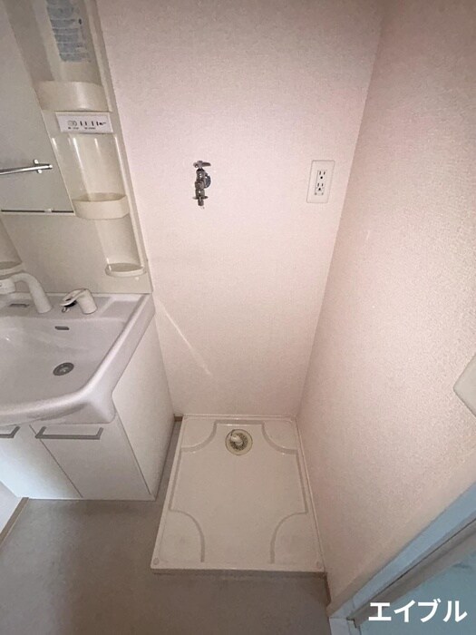 物件内観写真13　(洗濯機置場)