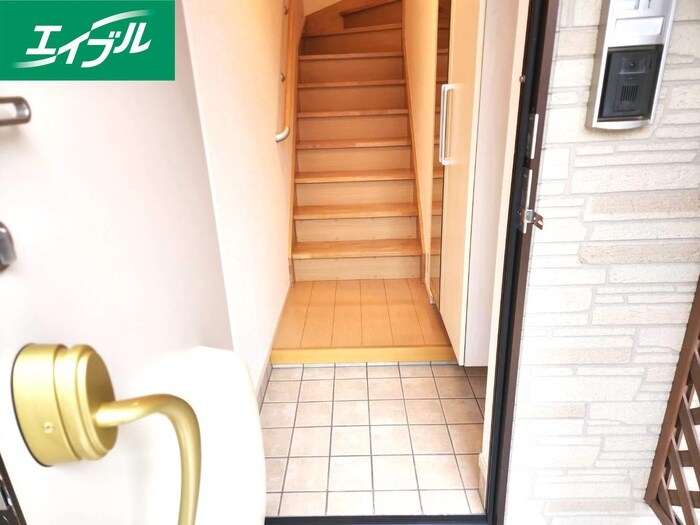 物件内観写真13　(玄関)