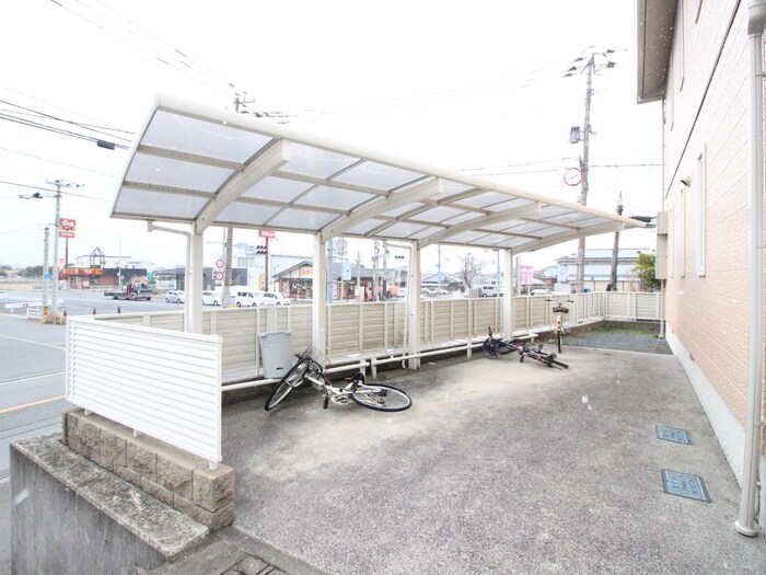 物件外観写真3　(駐輪場)