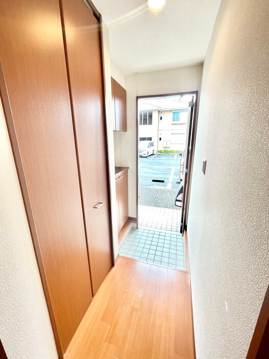 物件内観写真10　(玄関)